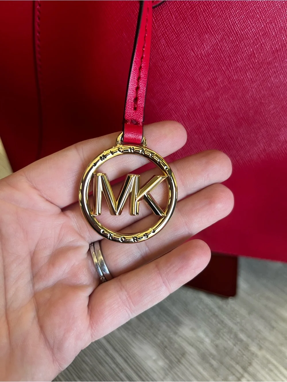 LIKE NEW!!! Michael Kors Bright Red Saffiano Leather Tote with Gold MK Charm - Picture 2 of 16
